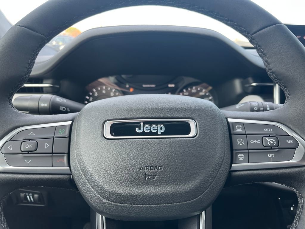New 2025 Jeep Compass Limited image 9
