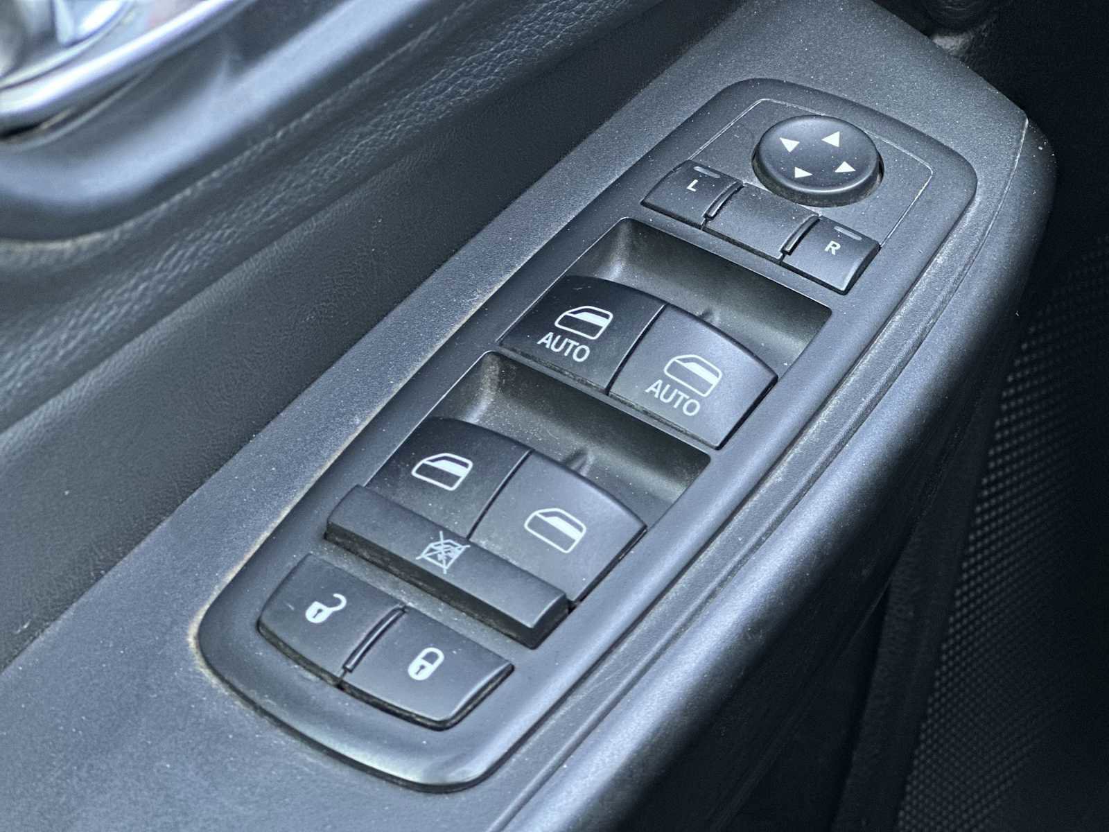 Used 2019 Jeep Cherokee Trailhawk image 15