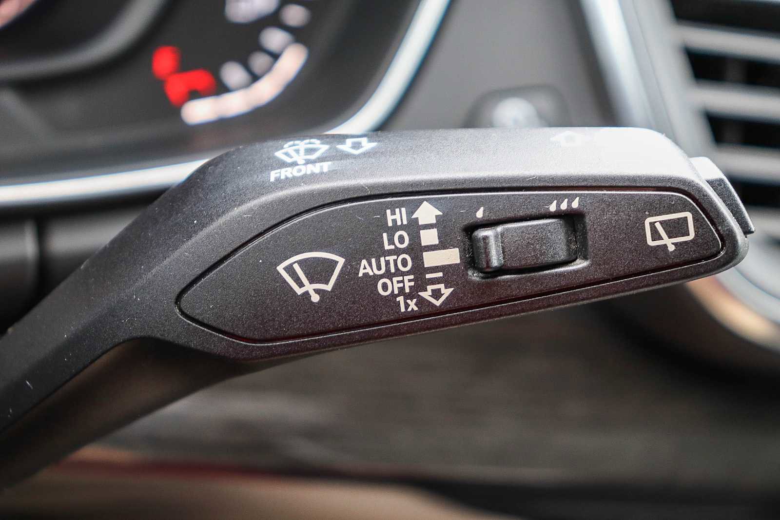 Used 2020 Audi Q5 e Premium Plus w/ Premium Plus Package image 34