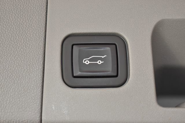 Used 2022 Cadillac XT5 Premium Luxury w/ LPO, Floor Liner Package image 15