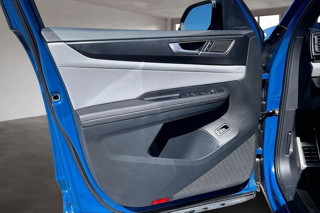 Used 2025 Volkswagen Atlas Cross Sport SEL R-Line image 18