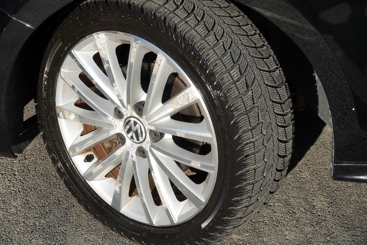 Used 2011 Volkswagen Jetta SEL FWD image 25