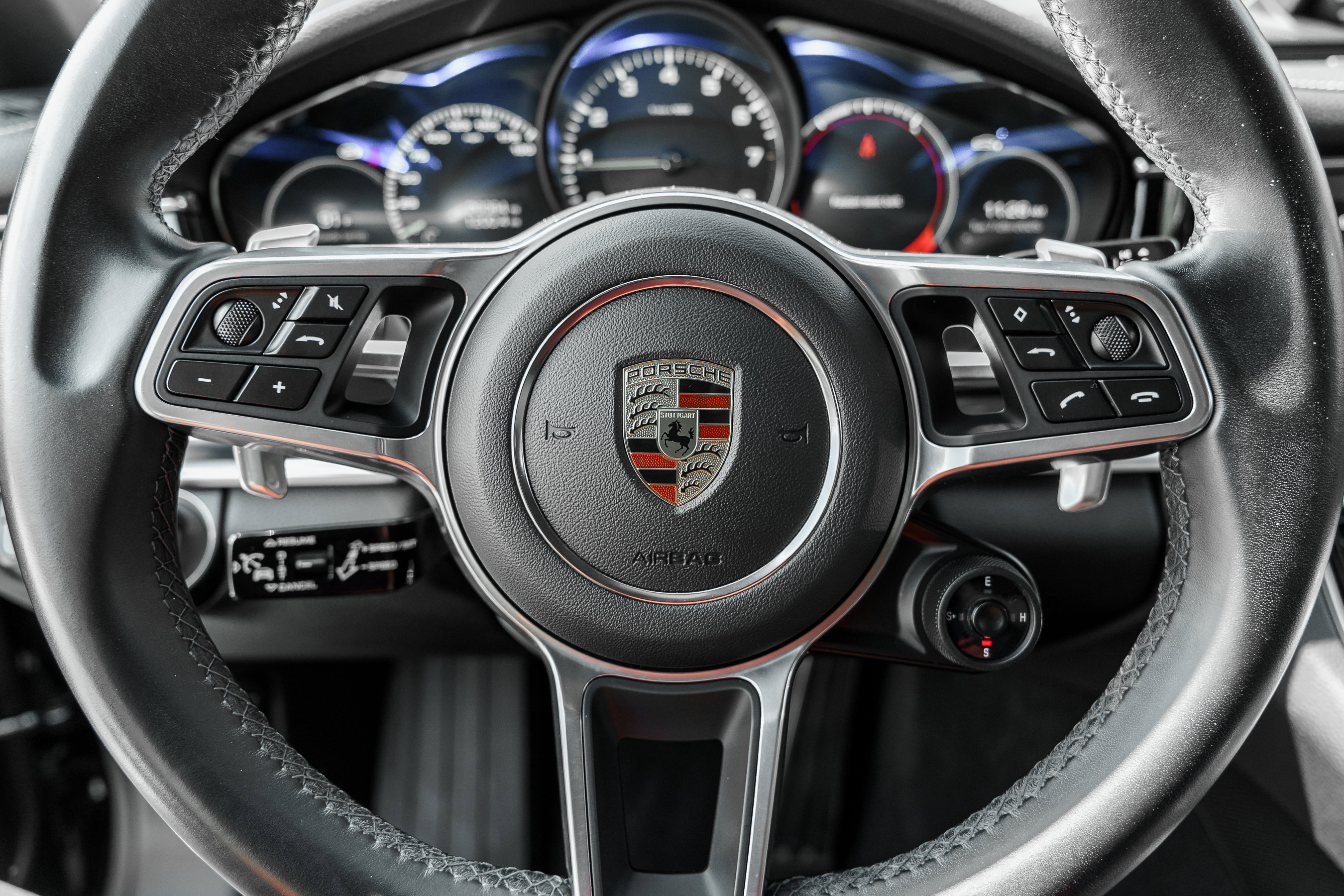 Used 2020 Porsche Panamera 4 image 17