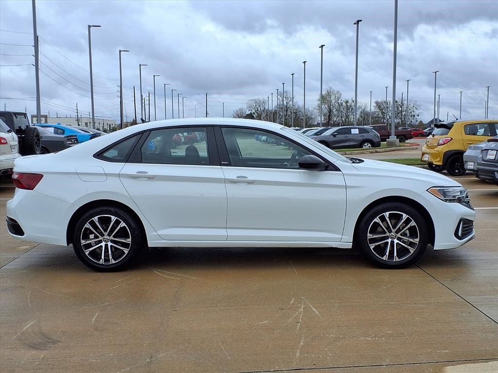 Used 2024 Volkswagen Jetta Sport image 8
