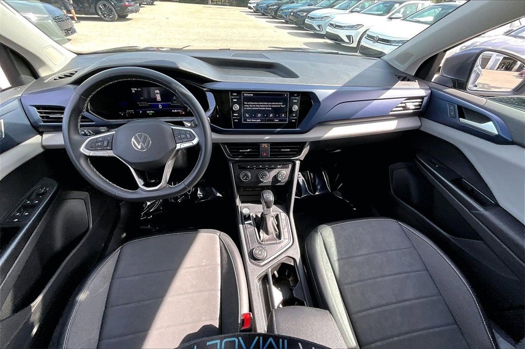 Certified 2022 Volkswagen Taos SE w/ Panoramic Sunroof Package image 3