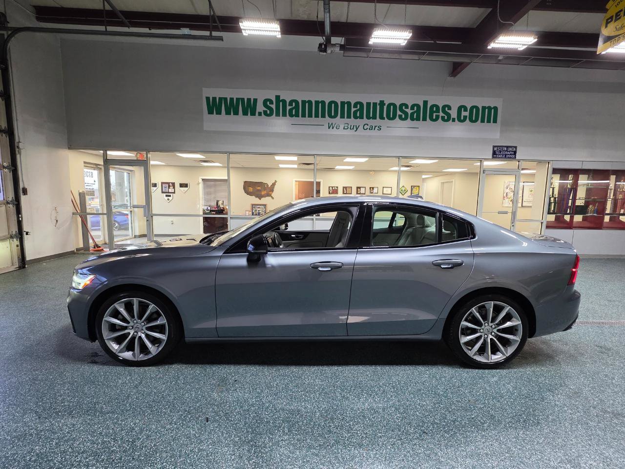 Used 2021 Volvo S60 T5 Momentum w/ Premium Package image 11