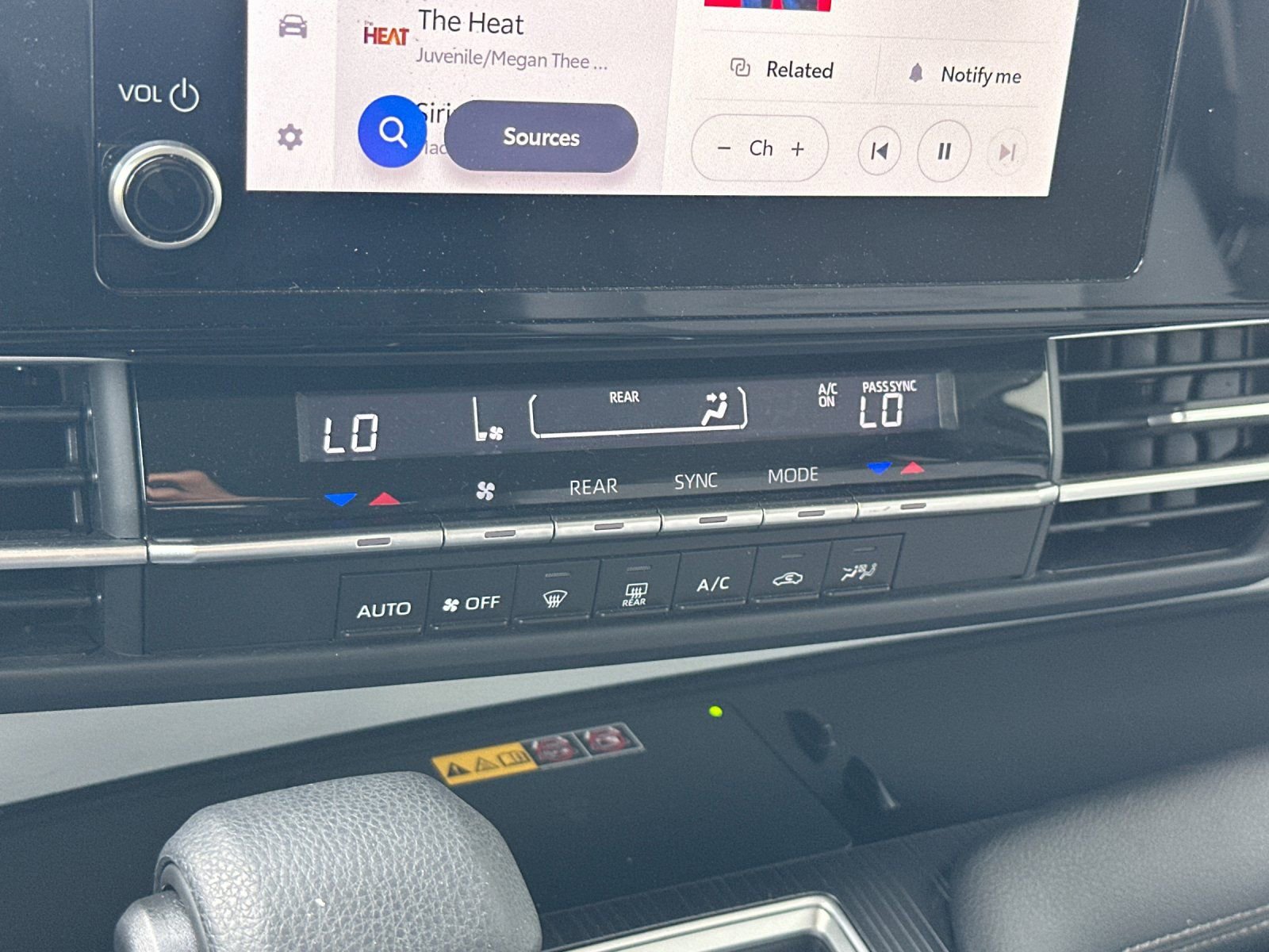 Used 2025 Toyota Sienna LE image 20