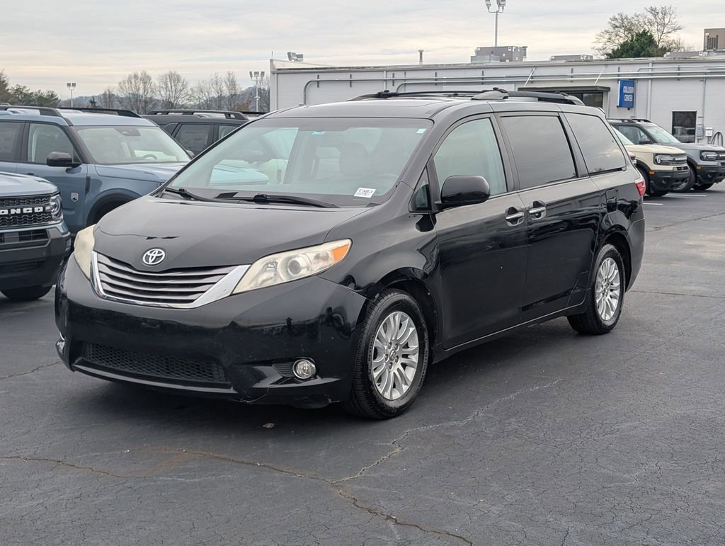 Used 2017 Toyota Sienna L image 3