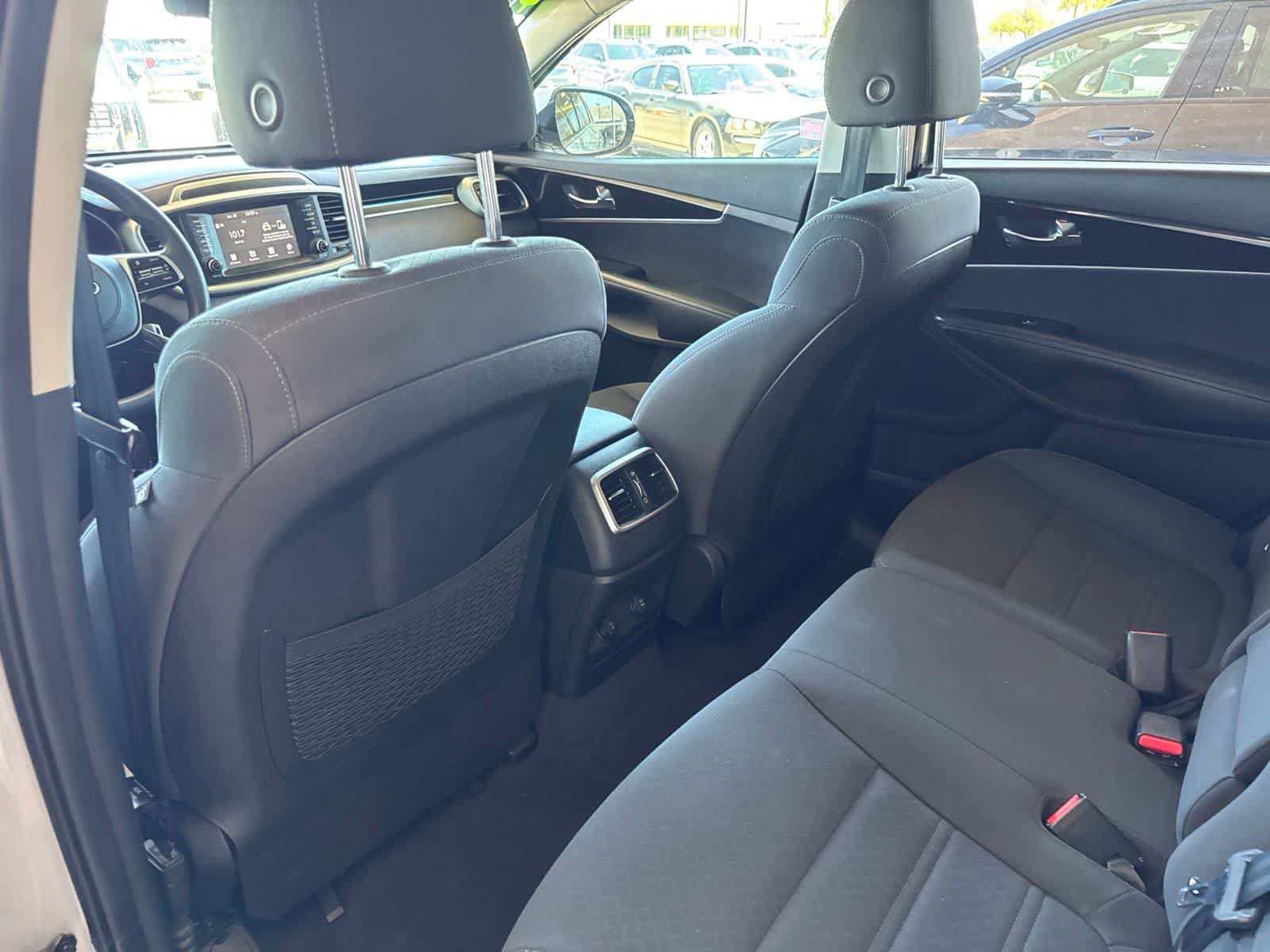 Used 2019 Kia Sorento FWD V6 image 12