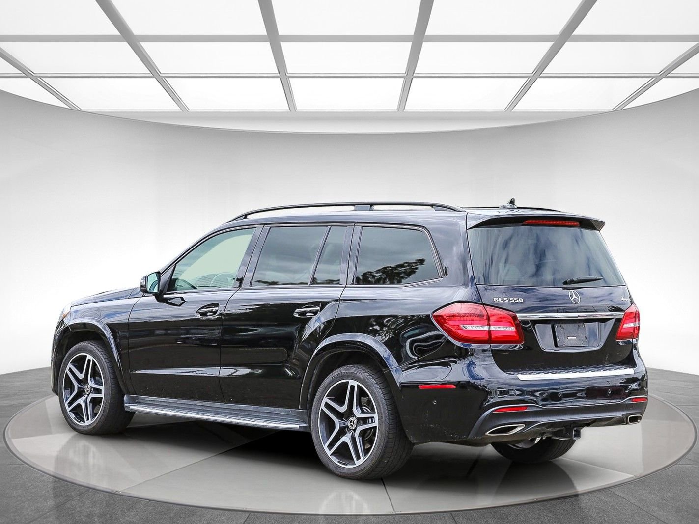 Used 2018 Mercedes-Benz GLS 550 4MATIC image 2