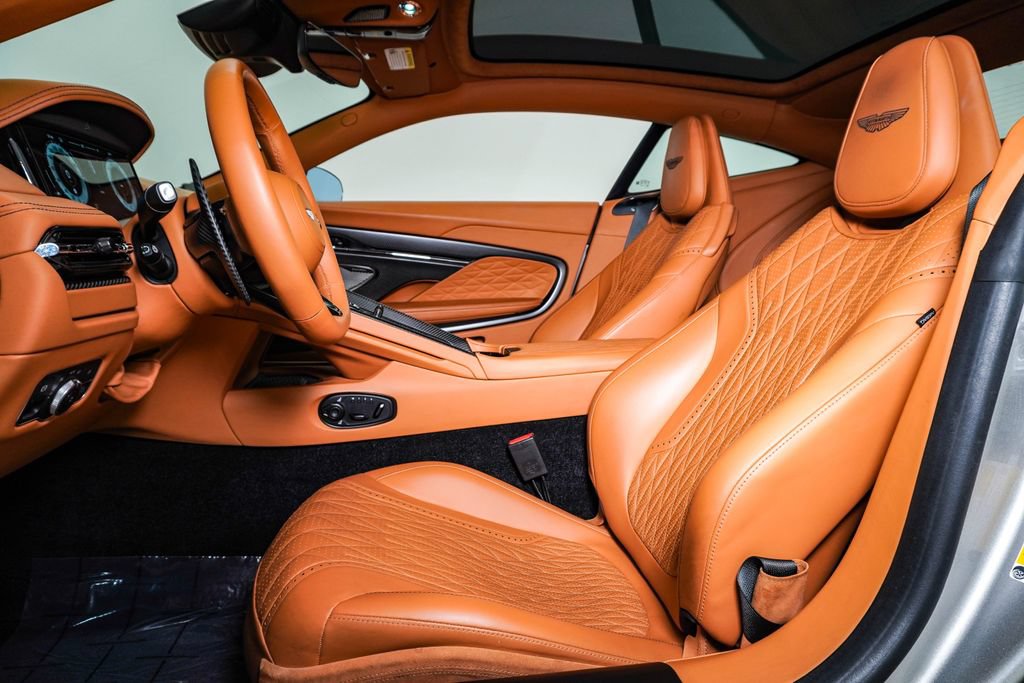 Used 2025 Aston Martin DB12 Coupe RWD image 20