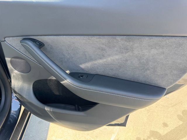 Used 2025 Tesla Model Y Long Range RWD image 9