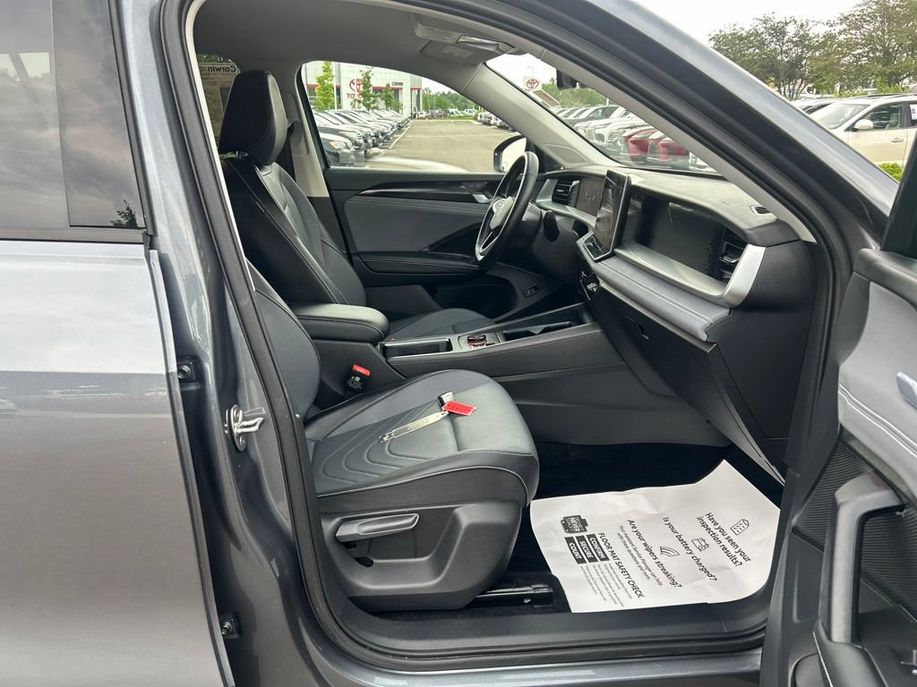 Used 2026 Volkswagen Tiguan SE AWD/4WD image 11