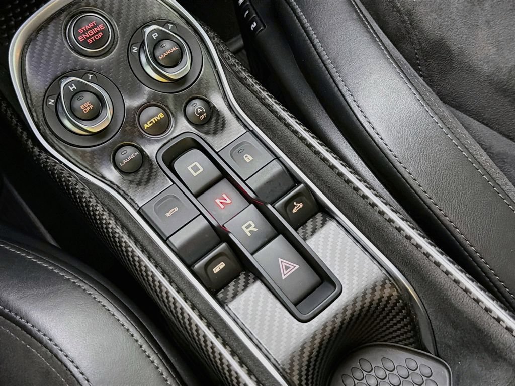 Used 2020 McLaren 600LT Spider RWD image 21