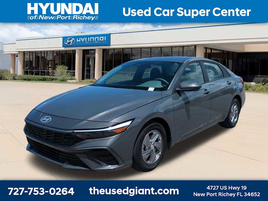 Used 2025 Hyundai Elantra SE FWD image 1