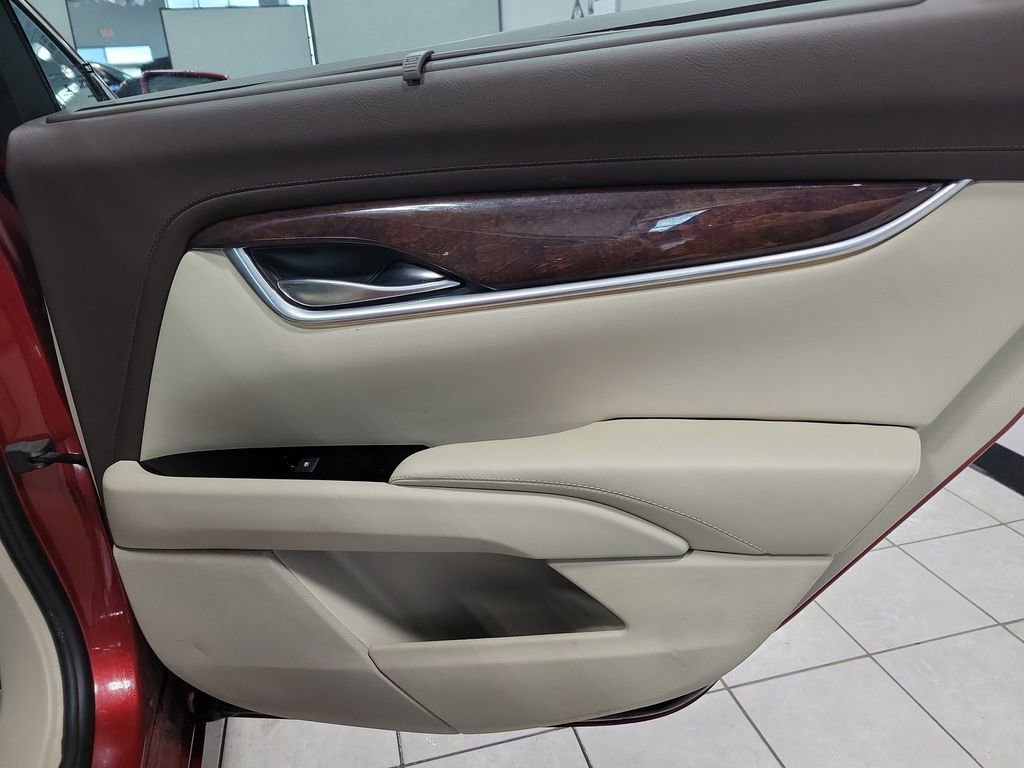 Used 2013 Cadillac XTS Premium image 15