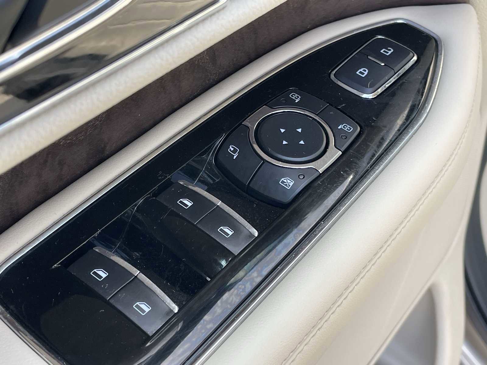 Used 2019 Lincoln Navigator Select image 13