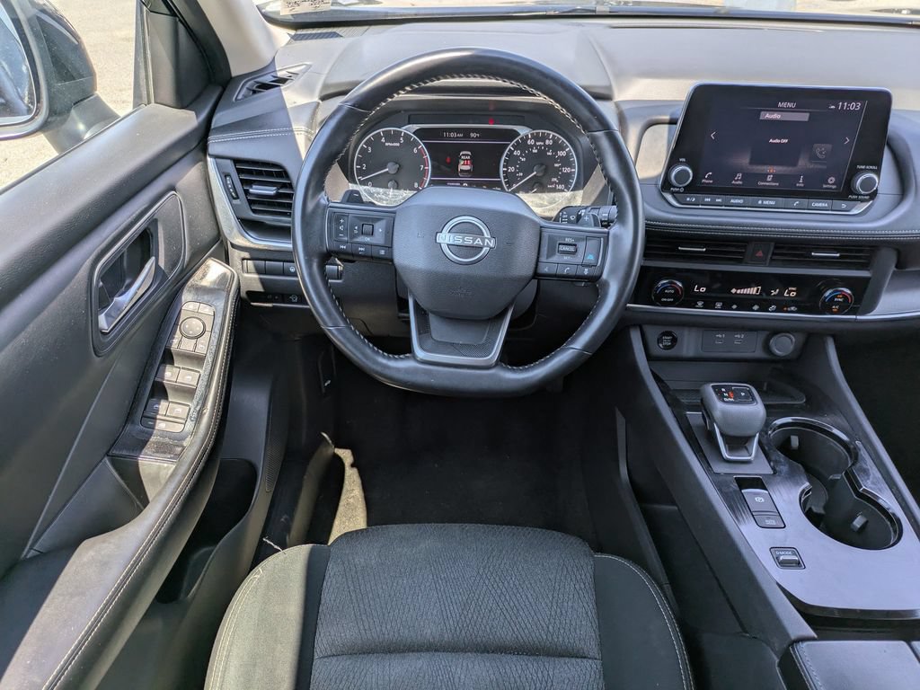 Certified 2025 Nissan Rogue SV FWD image 17