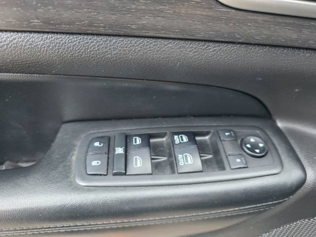 Used 2018 Jeep Grand Cherokee Laredo AWD/4WD image 19