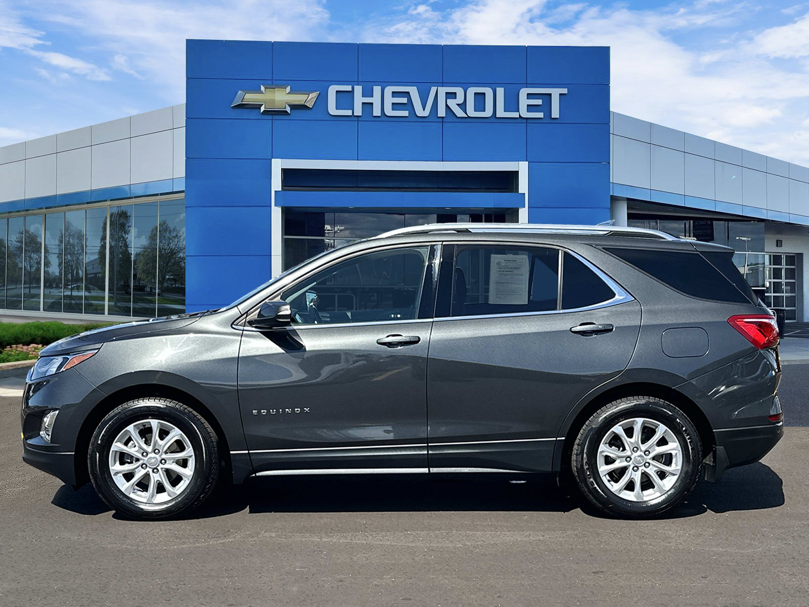 Used 2019 Chevrolet Equinox LT w/ Sun & Navigation Package FWD image 2