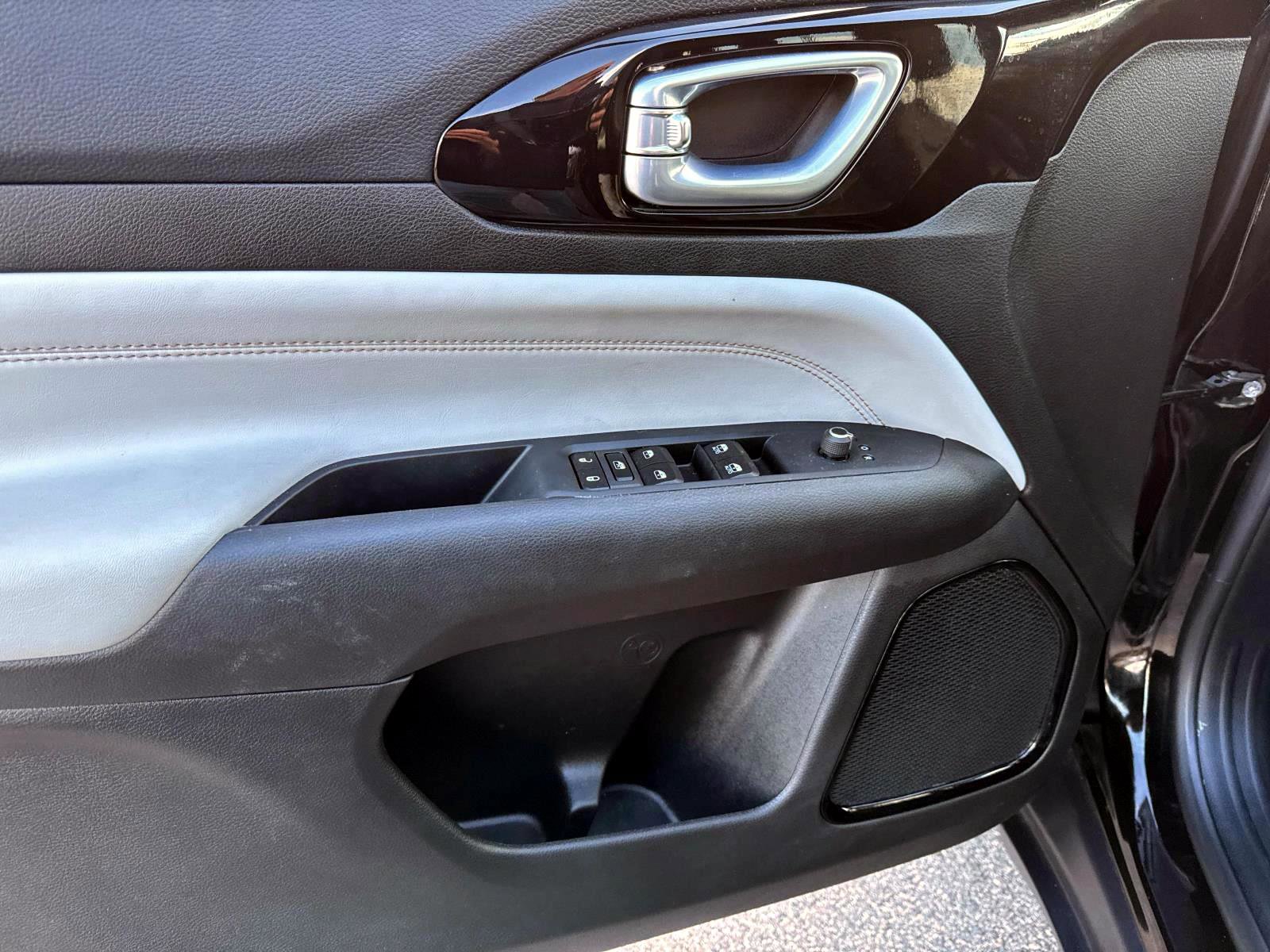 Used 2025 Jeep Compass Limited image 8