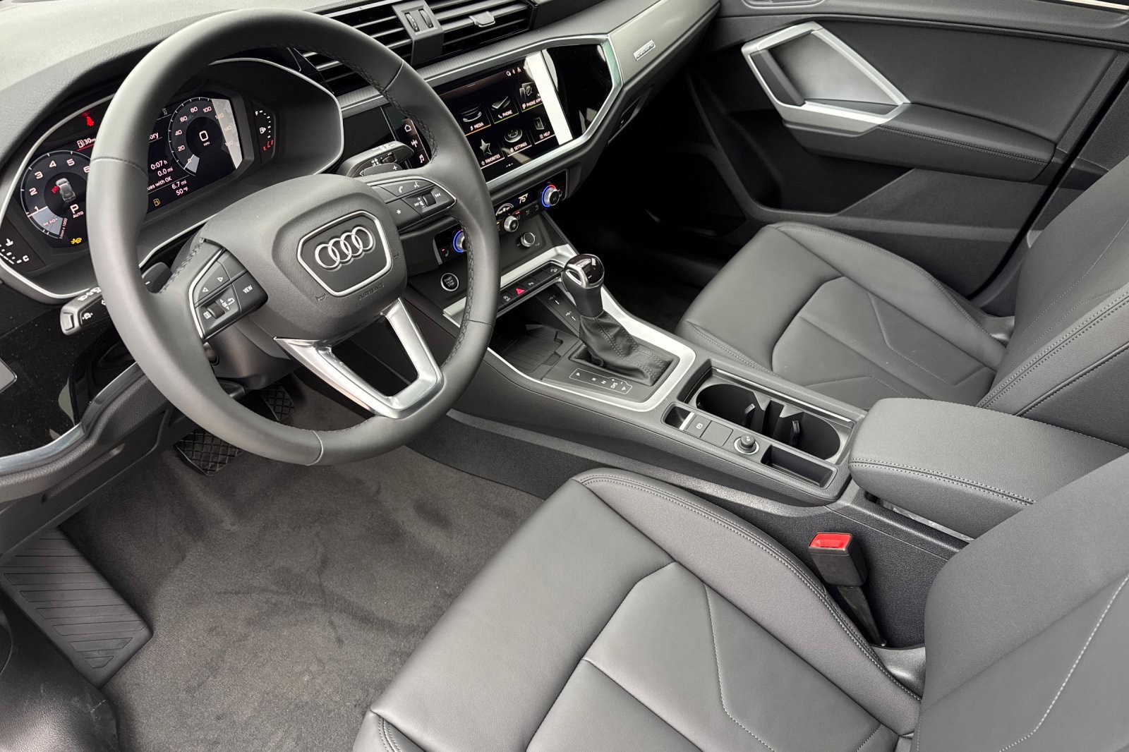 New 2025 Audi Q3 2.0T Premium image 7
