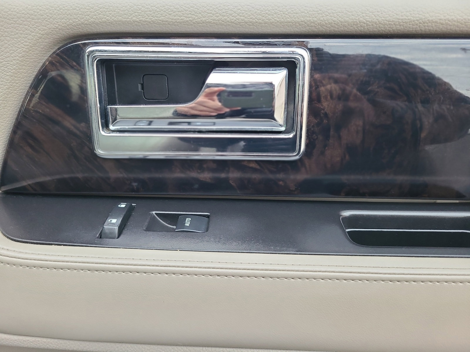 Used 2016 Lincoln Navigator Select image 23