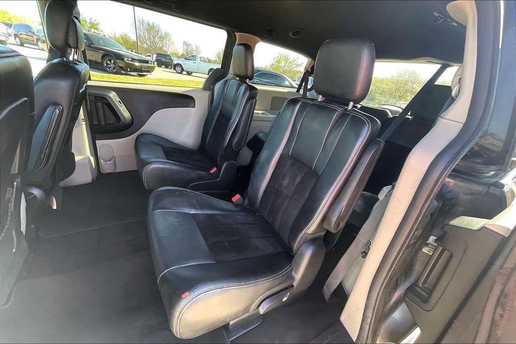 Used 2017 Dodge Grand Caravan SXT image 24