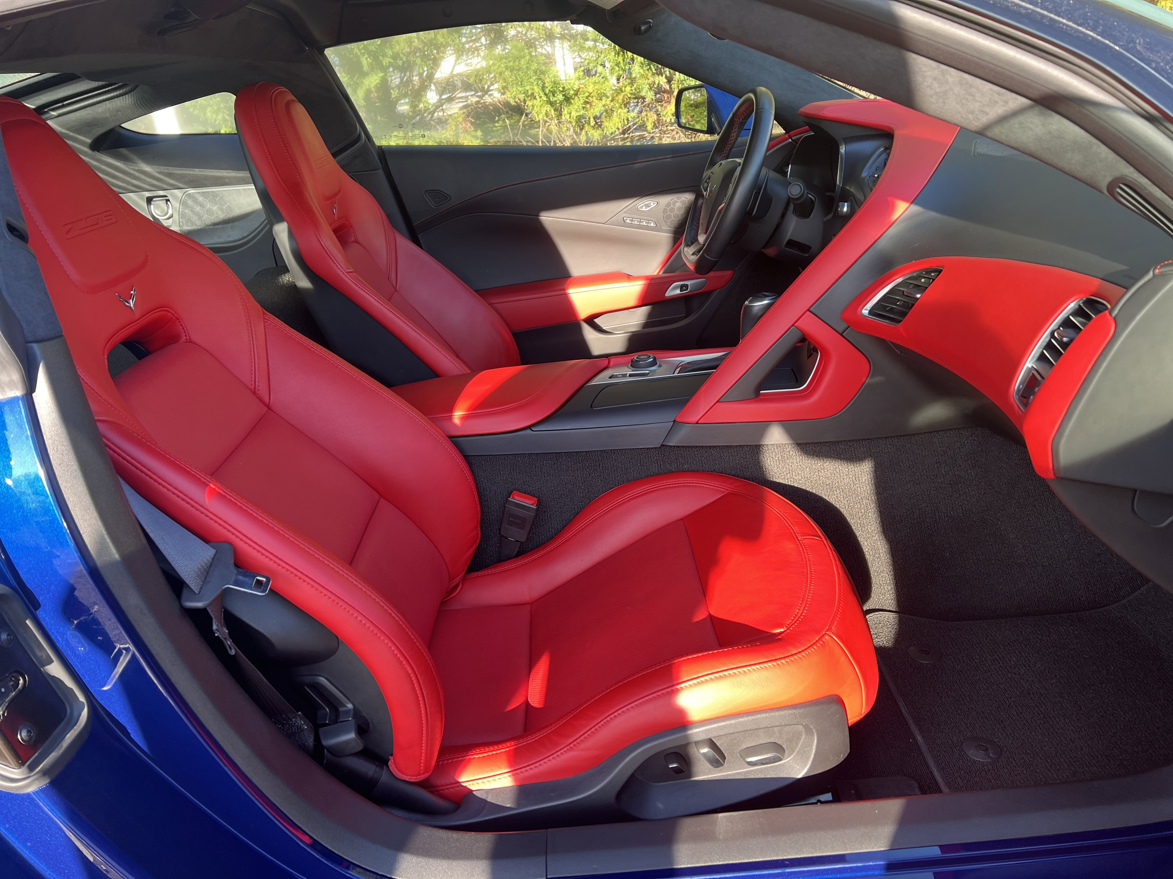 Used 2016 Chevrolet Corvette Z06 w/ 3LZ Preferred Equipment Group image 32