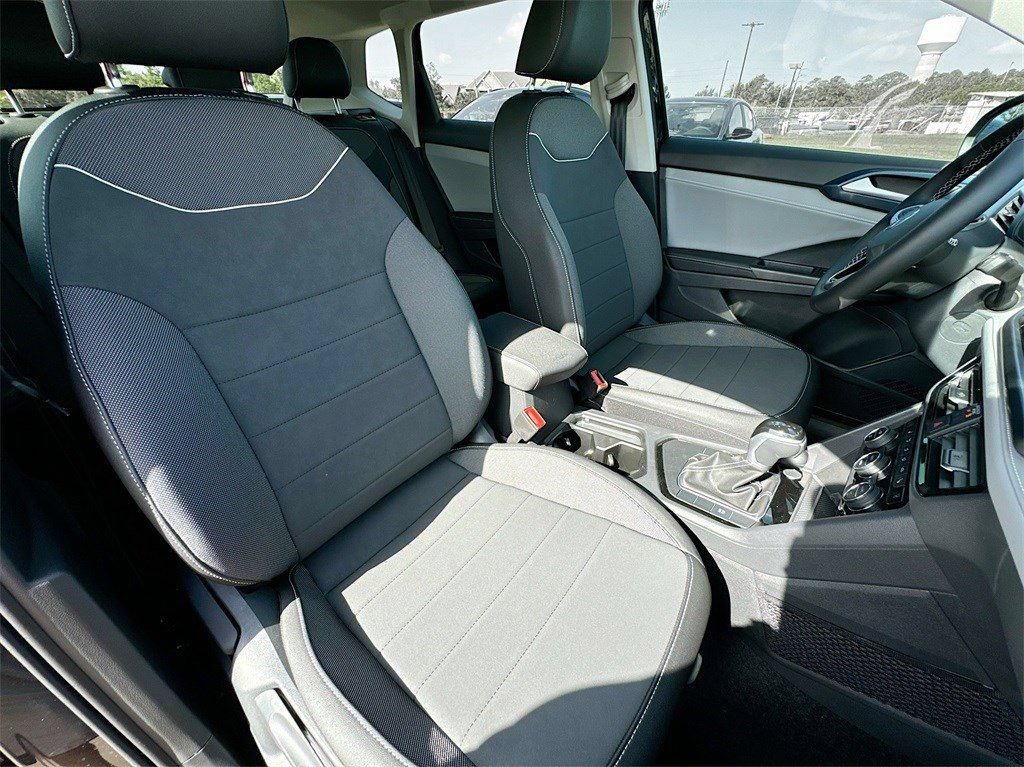 Used 2024 Volkswagen Taos SE FWD image 31