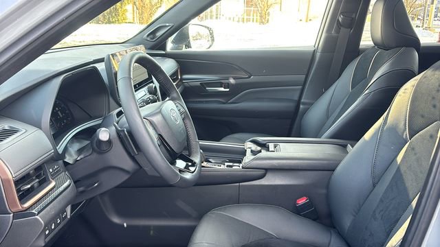 Used 2025 Toyota Grand Highlander AWD Hybrid image 28