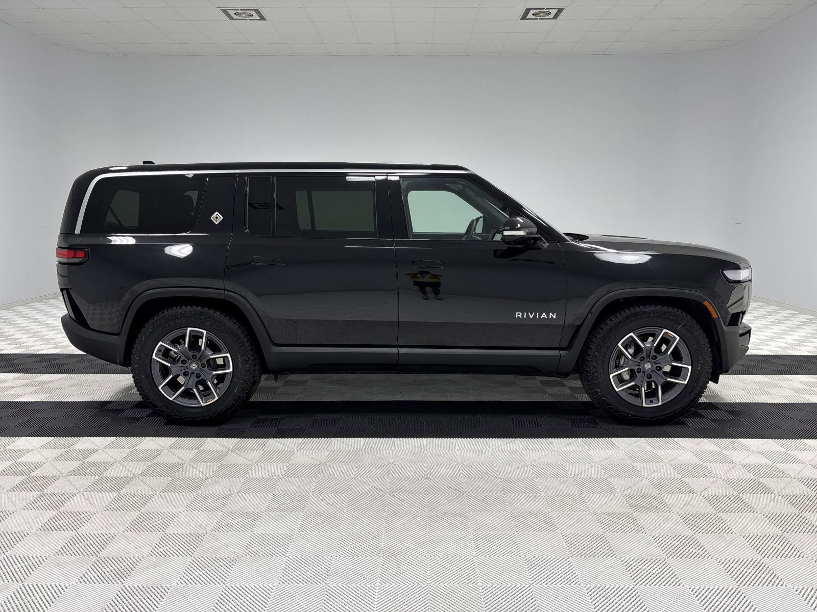 Used 2024 Rivian R1S Adventure image 6