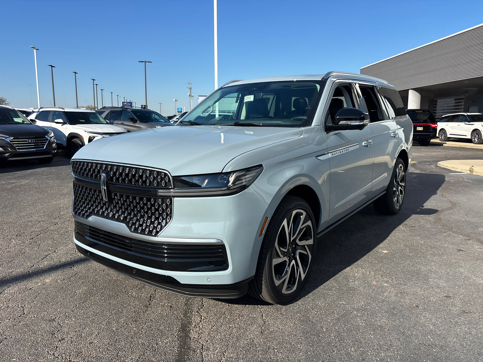 New 2027 Lincoln Navigator Reserve AWD/4WD image 3