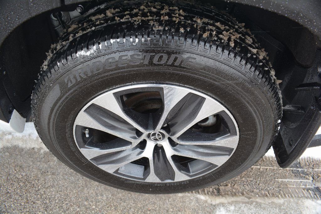 Used 2023 Toyota Highlander XLE image 25