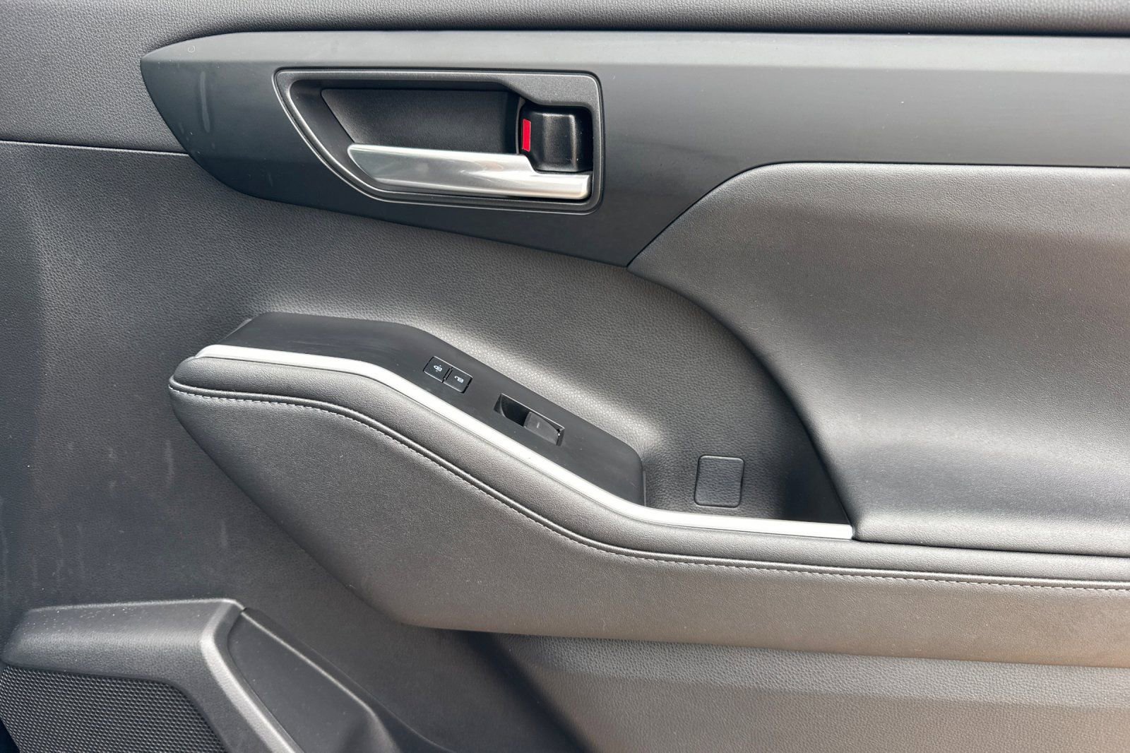 Used 2023 Toyota Highlander XLE image 23