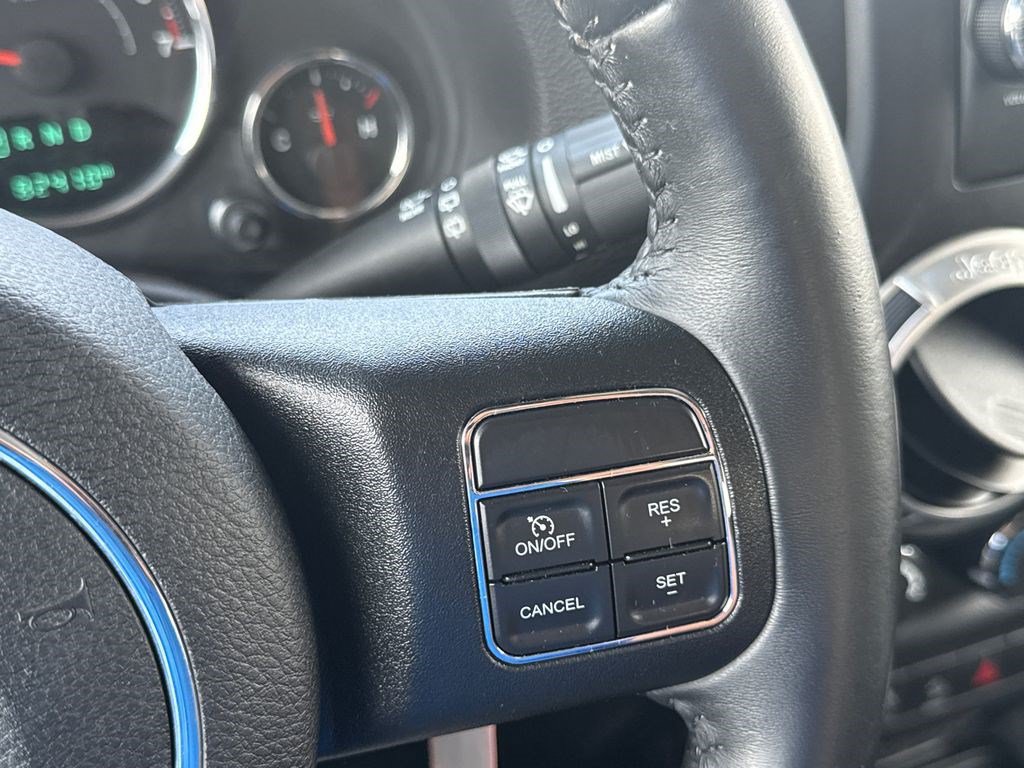 Used 2017 Jeep Wrangler Unlimited Rubicon w/ Connectivity Group AWD/4WD image 23