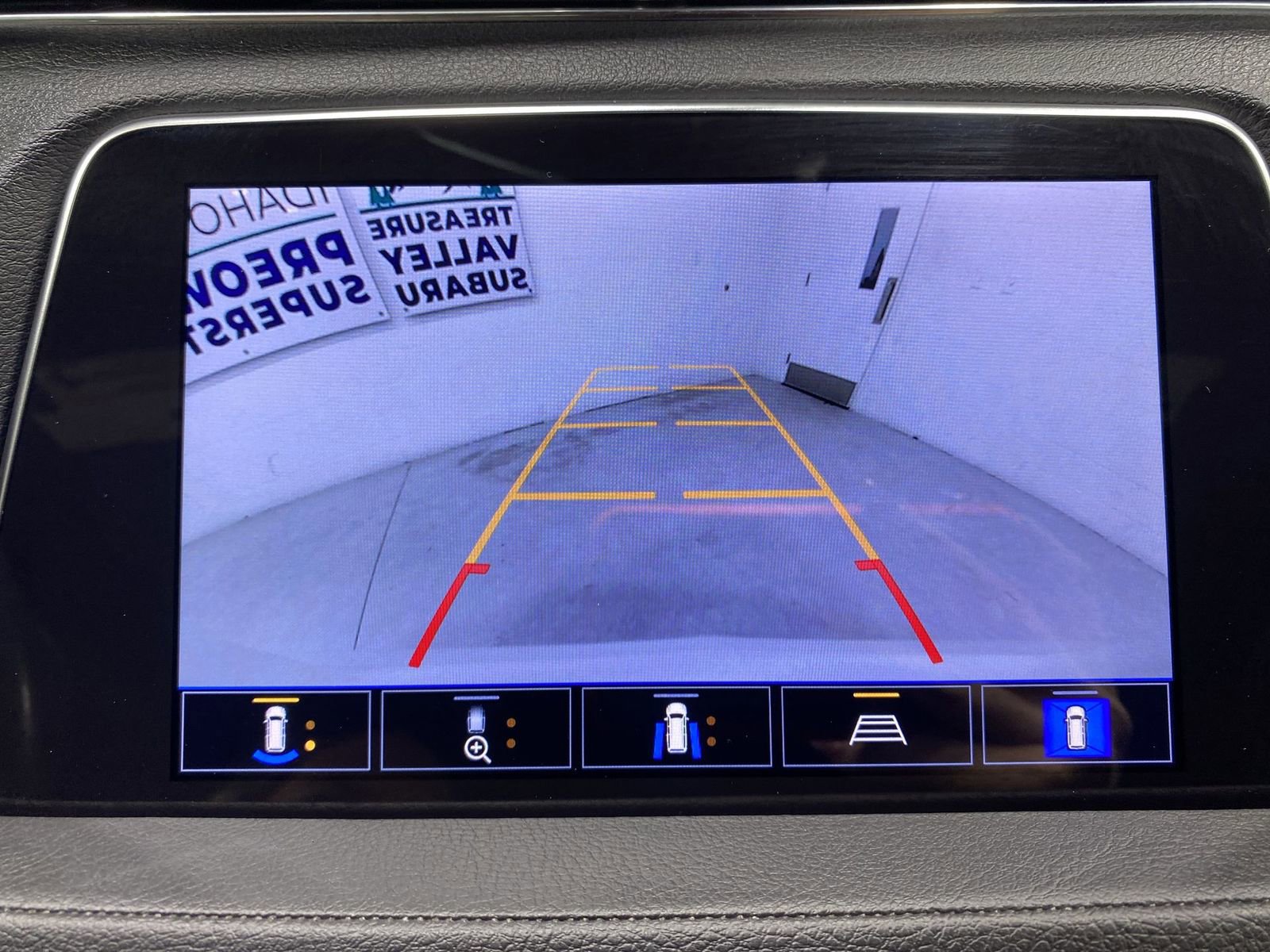 Used 2022 Cadillac XT4 Premium Luxury w/ Technology Package AWD/4WD image 17