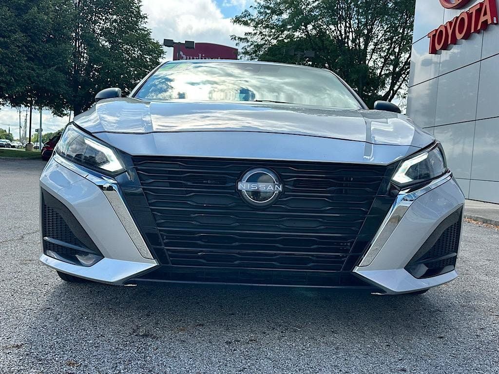 Used 2025 Nissan Altima 2.5 SV FWD image 9