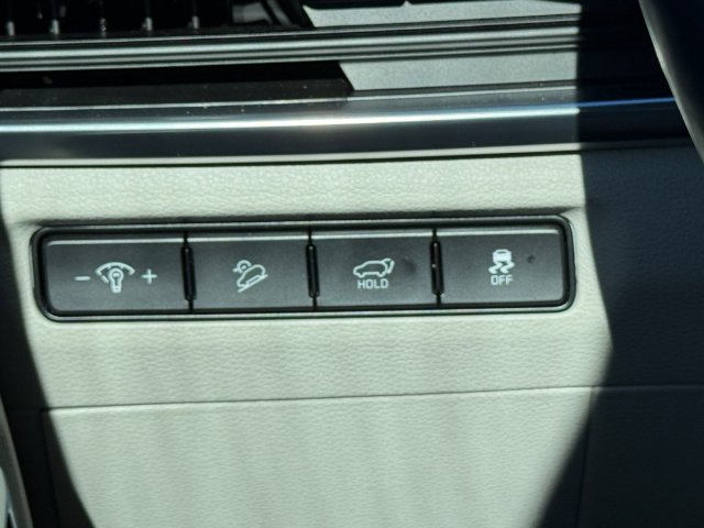 Used 2025 Kia Telluride SX w/ SX Captain's Chair Package AWD/4WD image 17