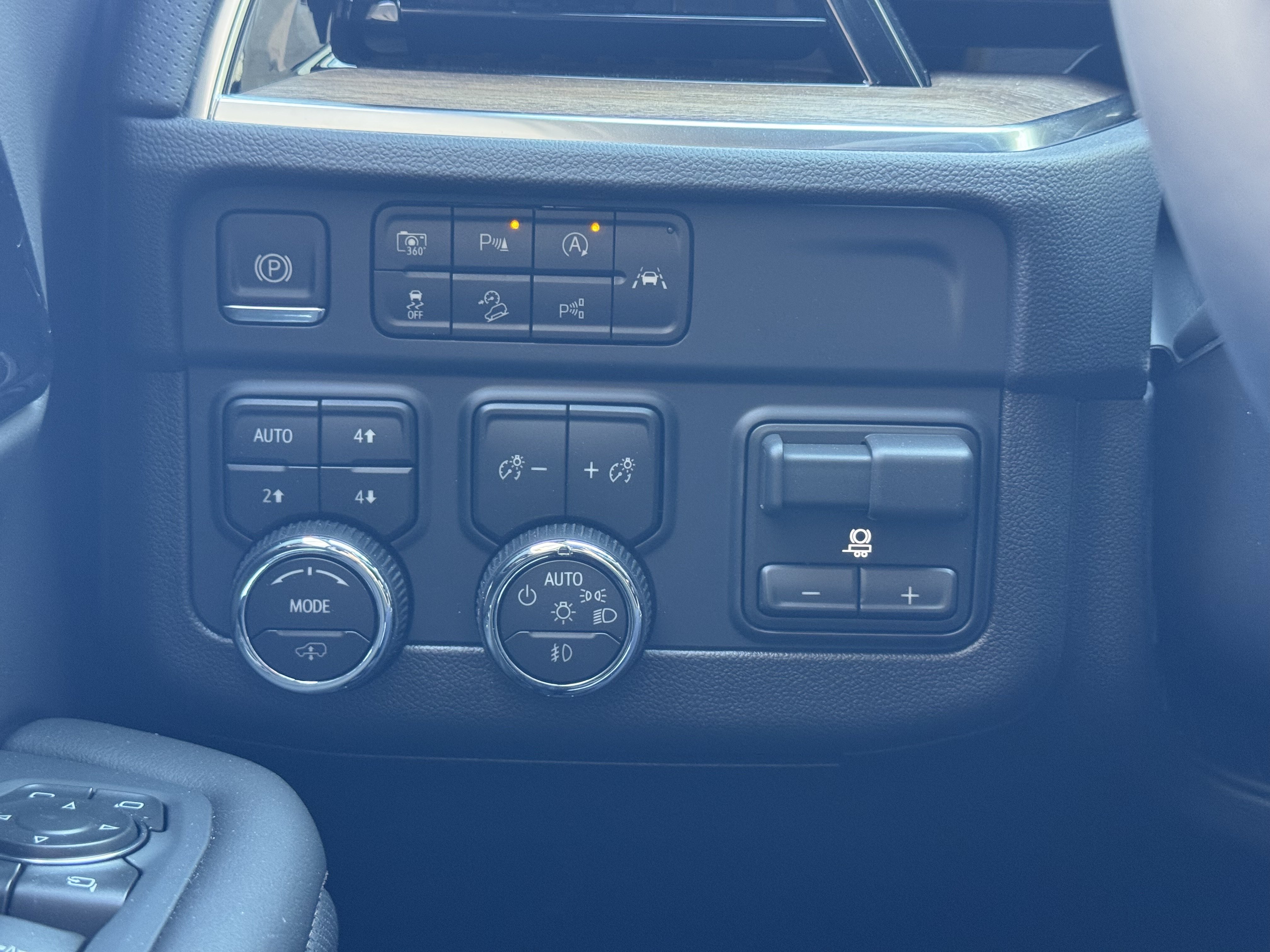 New 2026 Chevrolet Suburban High Country AWD/4WD image 25