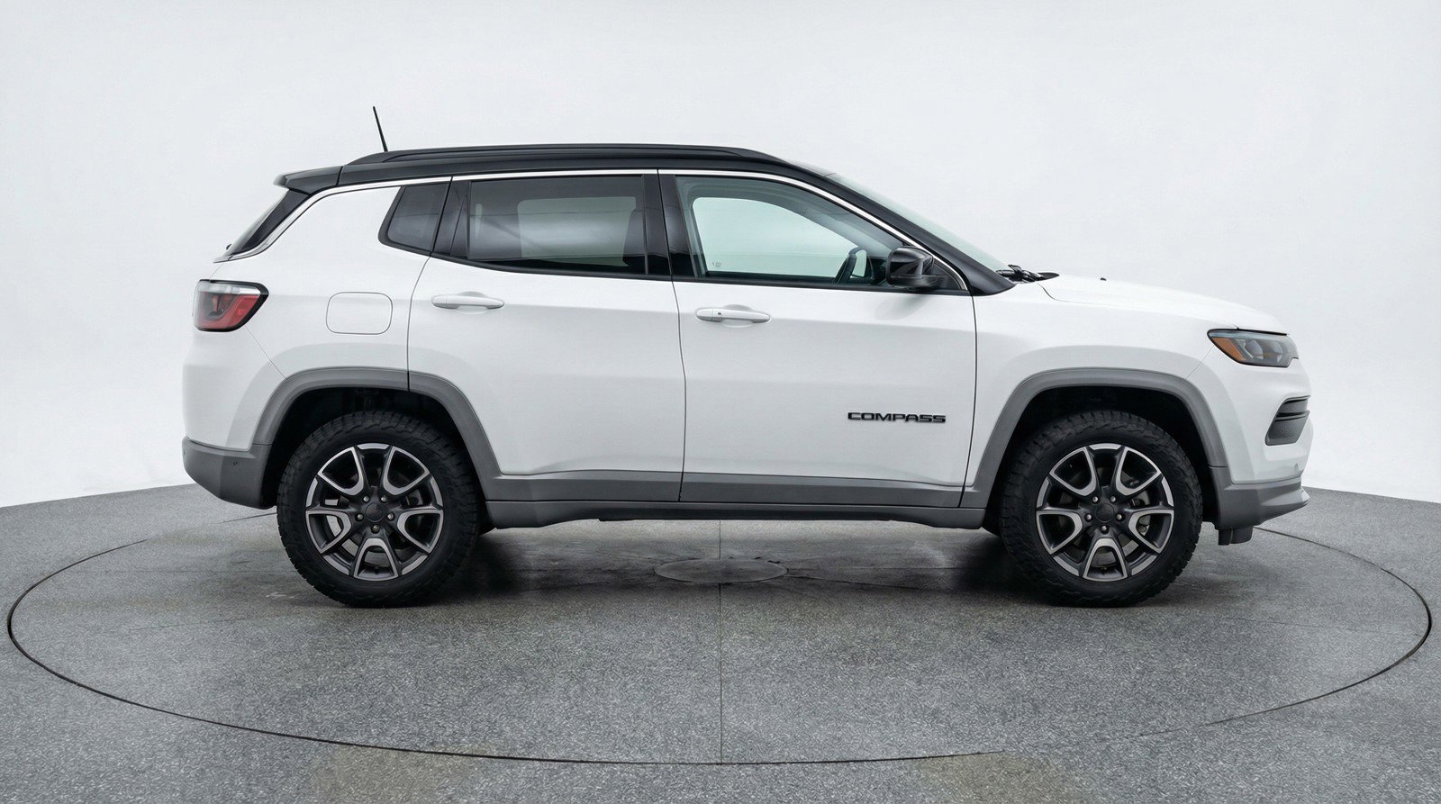 Used 2025 Jeep Compass Trailhawk image 11