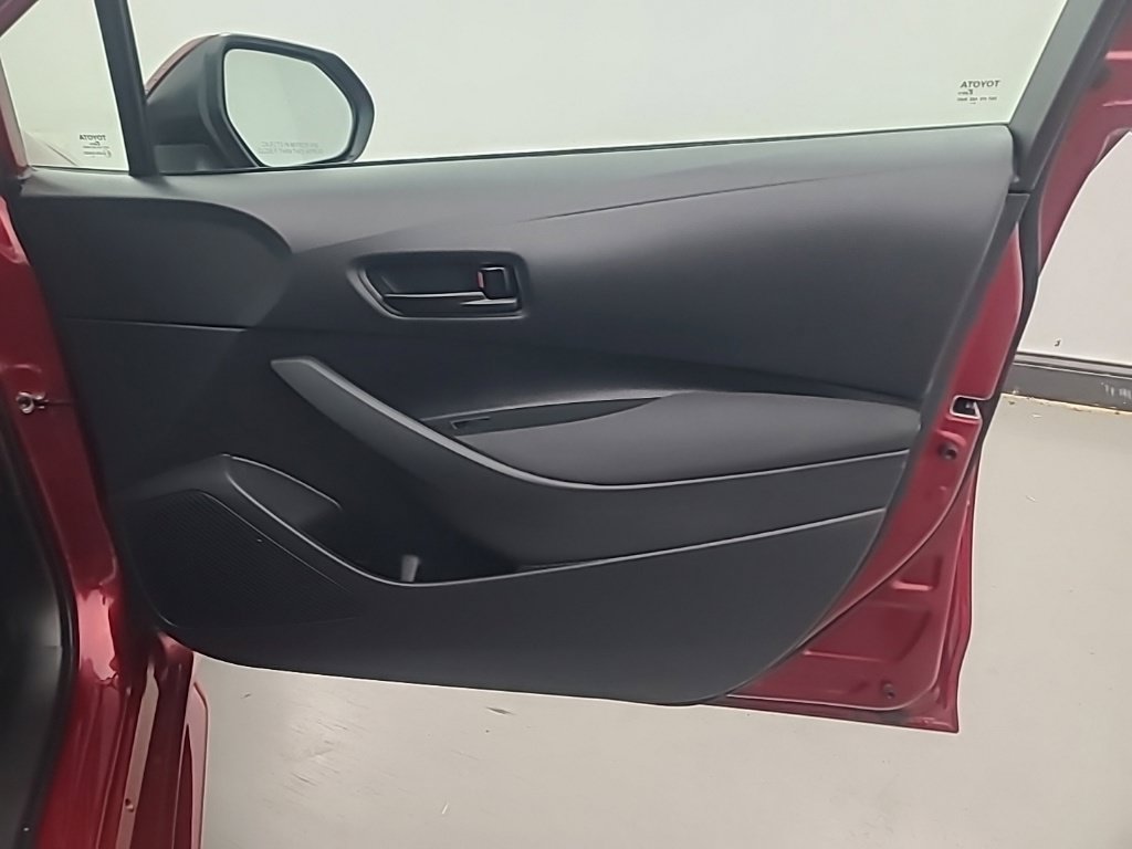 Used 2025 Toyota Corolla LE FWD image 14