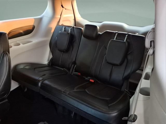 Used 2023 Chrysler Pacifica Touring-L FWD image 30