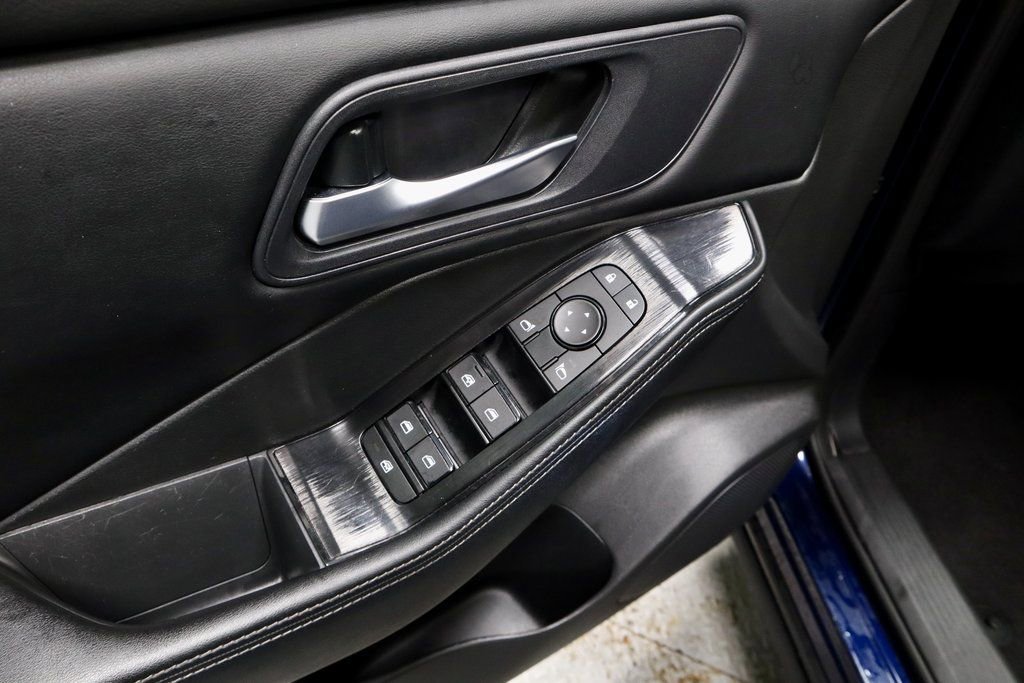 Certified 2024 Nissan Rogue SV image 22