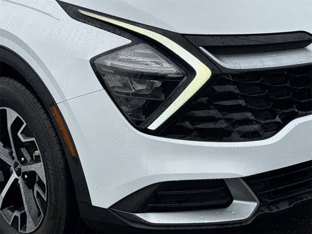 Used 2023 Kia Sportage EX image 2