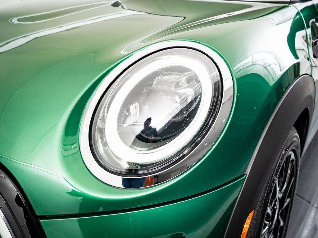 Used 2023 MINI Cooper 2-Door Hardtop image 16