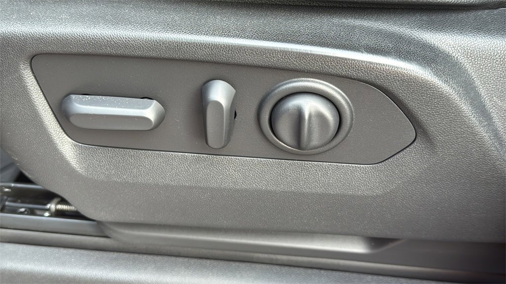 Used 2019 Chevrolet Silverado 1500 RST image 12