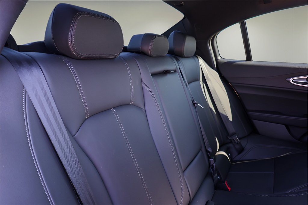 New 2025 Alfa Romeo Giulia w/ Driving Assist Package image 21