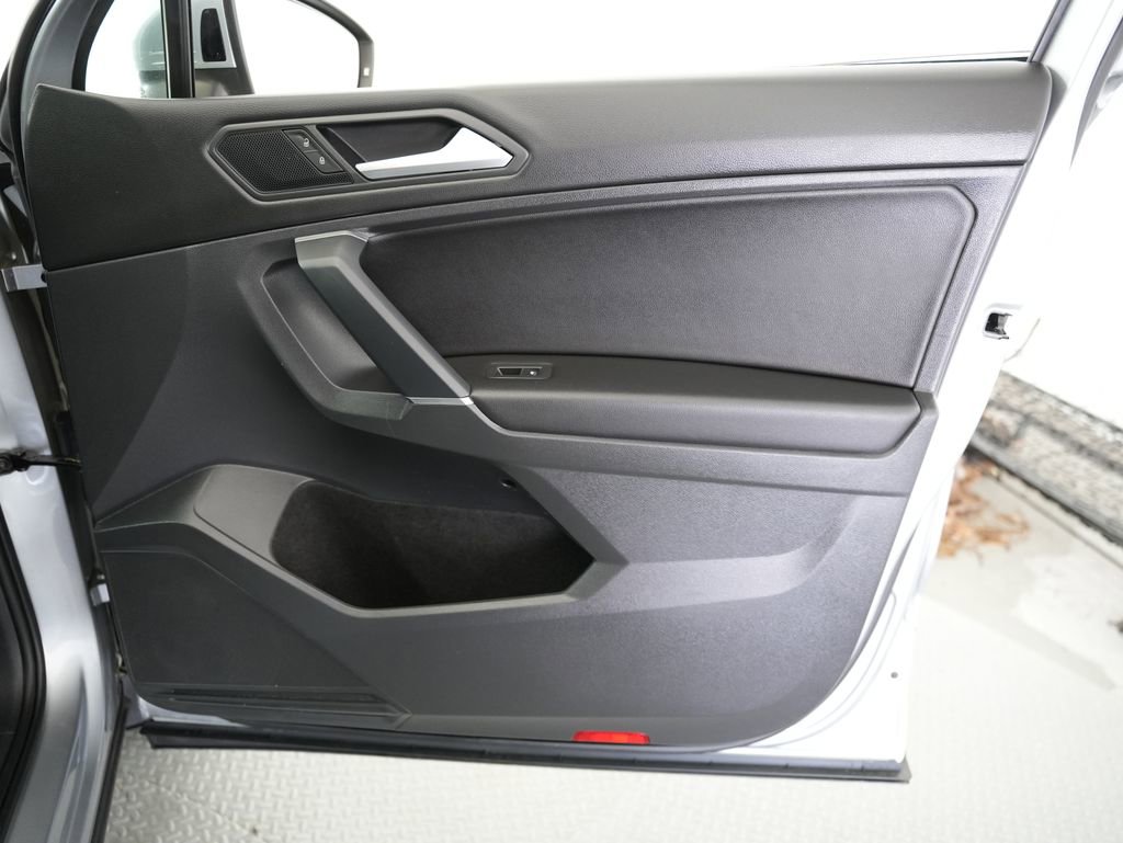 Used 2020 Volkswagen Tiguan SE FWD image 49