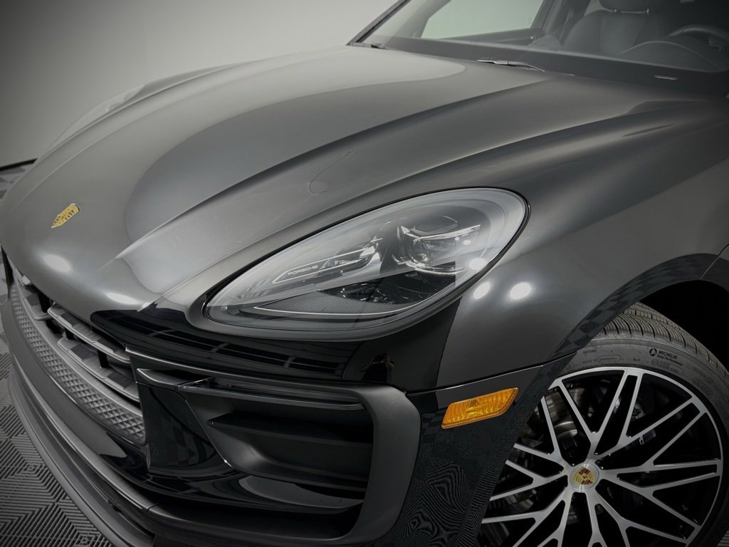 Certified 2025 Porsche Macan image 12